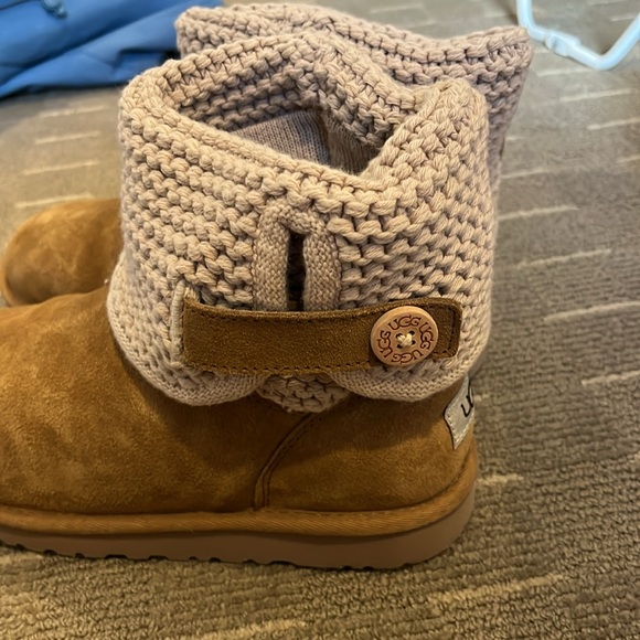 Darrah Uggs - Picture 2 of 4